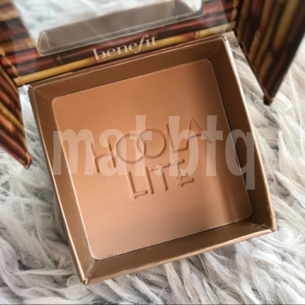 Benefit Cosmetics Hoola Lite Bronzer - Picture 2 of 4